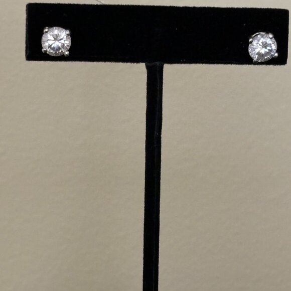 6 mm Cubic Zirconia Diamond earrings set in Sterling Silver - Picture 4 of 15